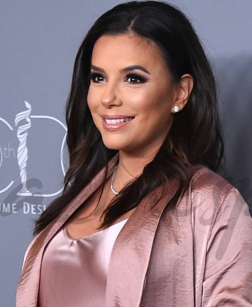 Eva Longoria presume de embarazo con un look lencero