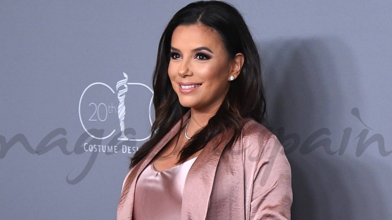 Eva Longoria presume de embarazo con un look lencero