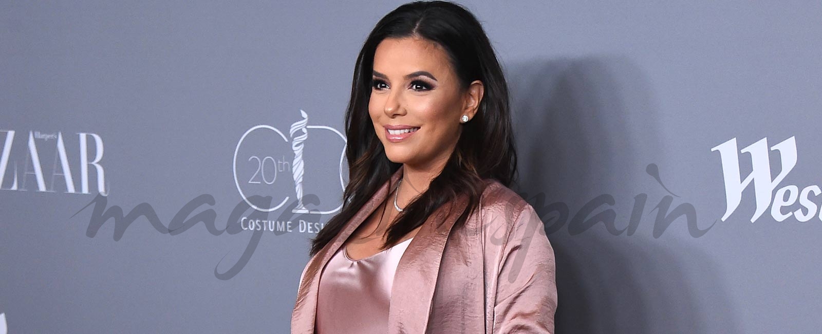 Eva Longoria presume de embarazo con un look lencero