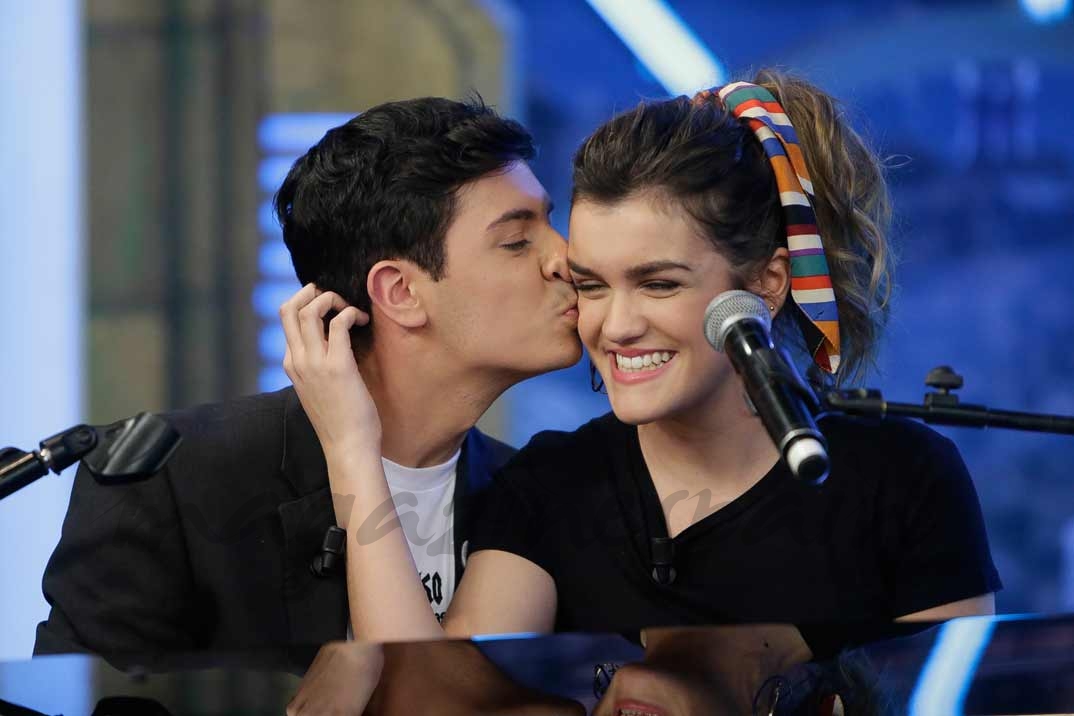 Pablo Motos con Alfred y Amaia en "El Hormiguero"