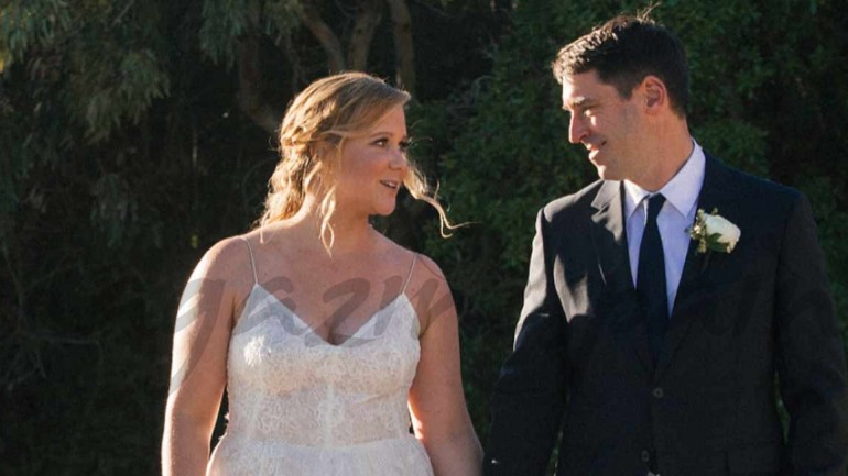 Amy Schumer se casa por sorpresa
