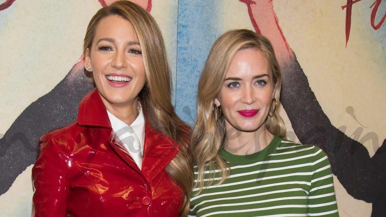 Blake Lively, espectacular mujer de rojo en el desfile de Michael Kors