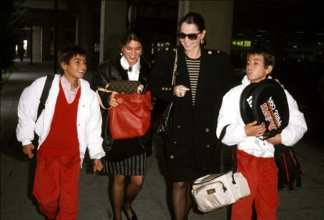 Isabel Preysler con sus hijos Julio José, Chabeli y Enrique Iglesias