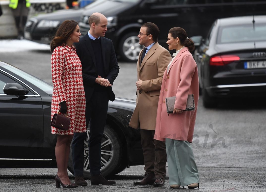 Duques de Cambridge con la princesa Victoria y el príncpe Daniel de Suecia