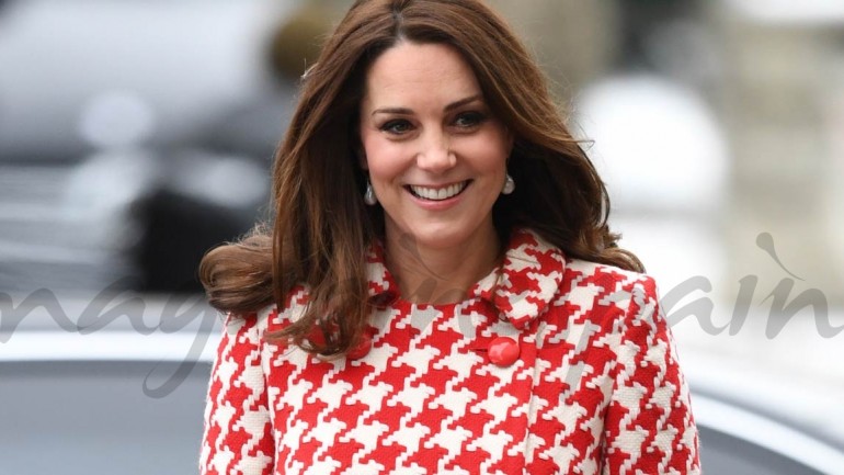 Kate Middleton incluye un nuevo estampado a su colección de abrigos