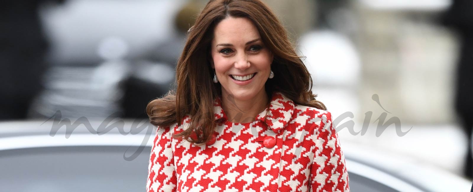 Kate Middleton incluye un nuevo estampado a su colección de abrigos