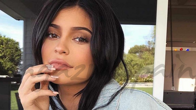 Kylie Jenner anuncia que ha sido madre de una niña