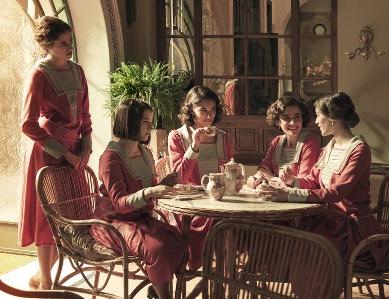 Las alumnas de la escuela de señoritas en el salón de té - La otra mirada © RTVE