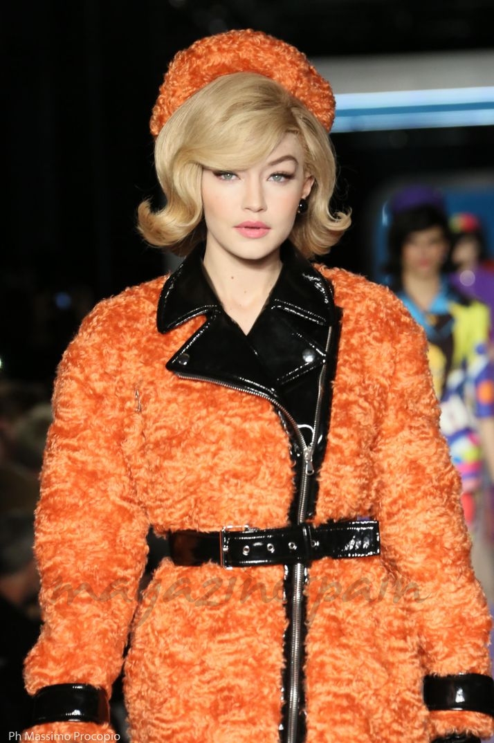 Gigi Hadid - Milan Fashion Week- Moschino - Otoño-Invierno 2018/2019