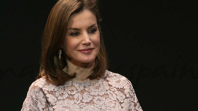 La nueva blusa de Zara, de rebajas, de la reina Letizia