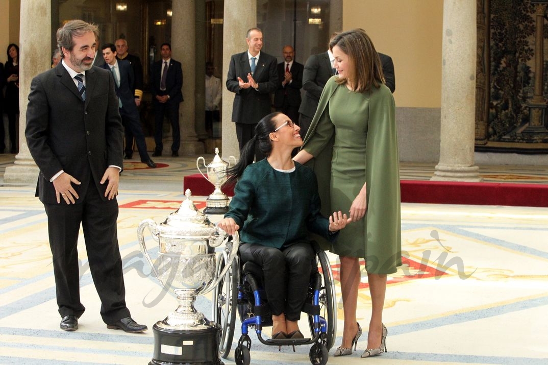 La Reina entrega el Premio Infanta Sofía, a la nadadora Teresa Perales © Casa S.M. El Rey