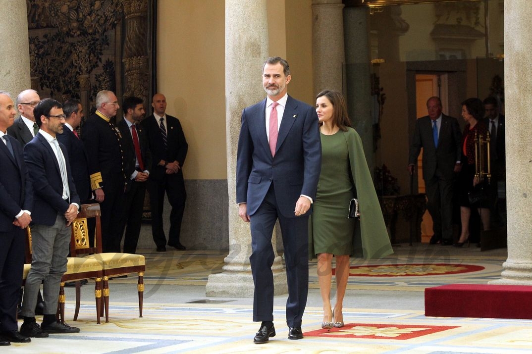 Los Reyes a su llegada al Patio de los Borbones del Palacio Real de El Pardo © Casa S.M. El Rey