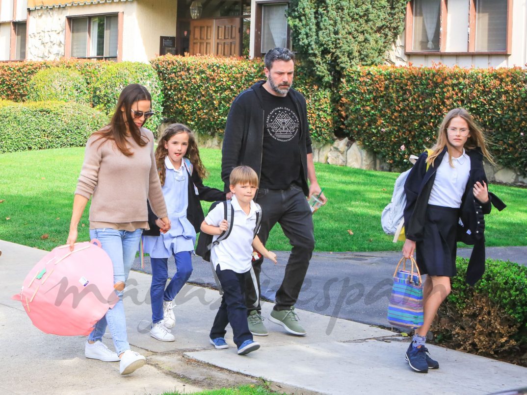 Ben Affleck y Jennifer Garner con sus tres hijos