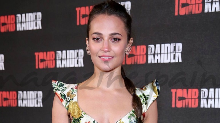 Alicia Vikander apuesta por la coleta bubble