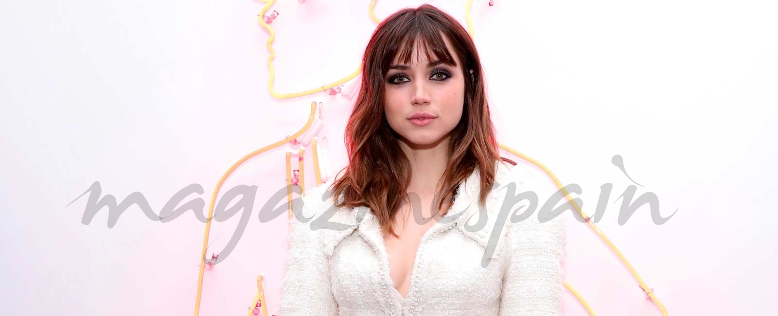 Ana de Armas brilla con un total look de Chanel