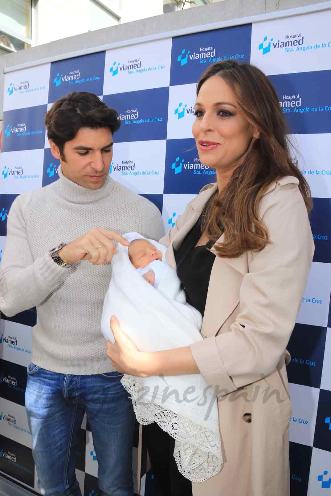 Cayetano Rivera y Eva González con el pequeño Cayetano