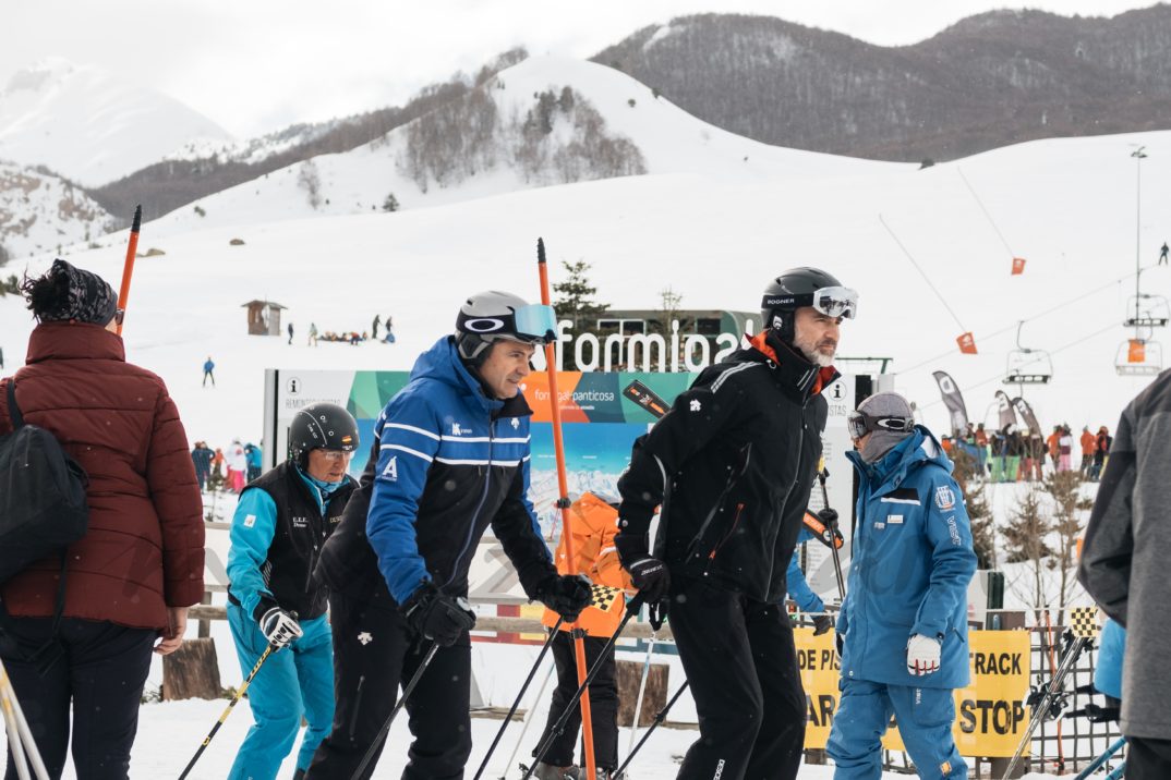 Felipe VI esquiando en Formigal