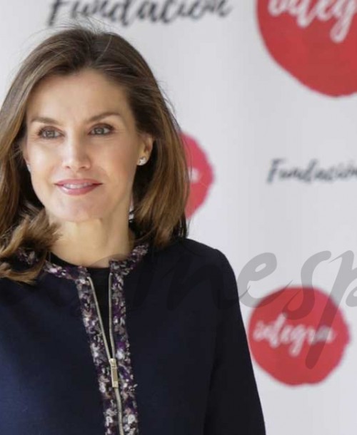 La reina Letizia estrena un perfecto look working girl