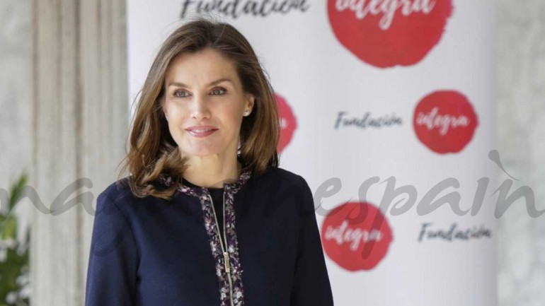 La reina Letizia estrena un perfecto look working girl