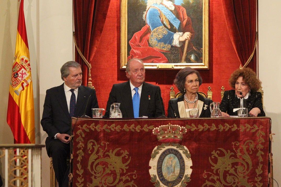 Los Reyes Don Juan Carlos y Doña Sofía durante las palabras de la directora de la Real Academia de la Historia, Carmen Iglesias © Casa S.M. El Rey