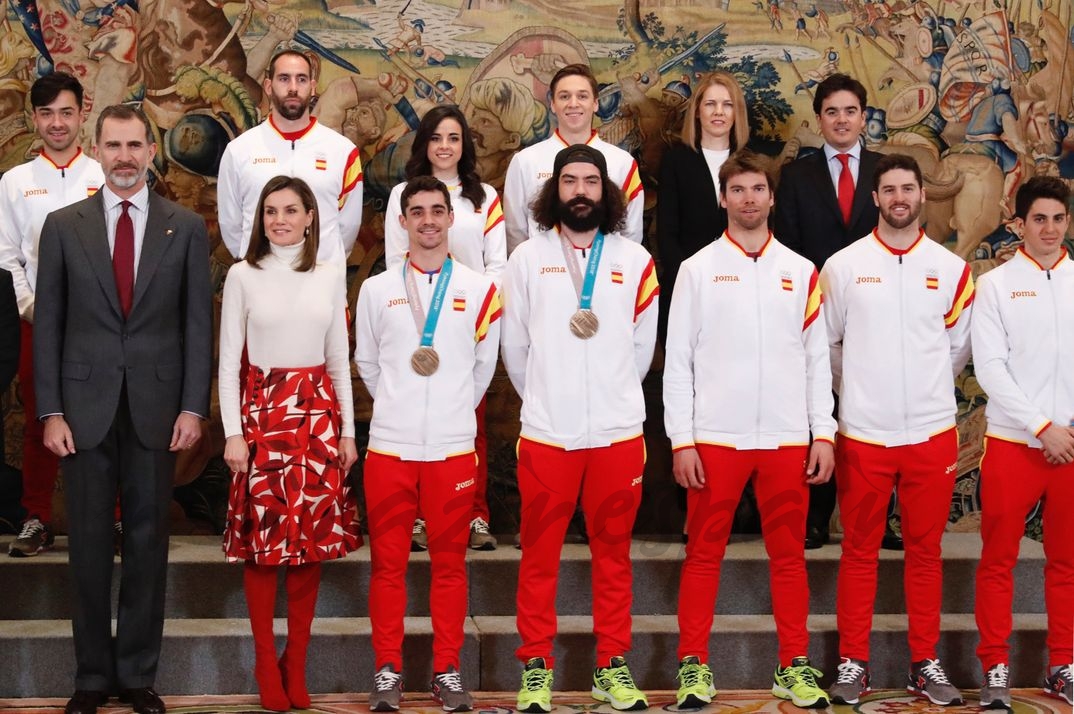 Los Reyes junto al Equipo Olímpico Español participante participante en los Juegos Olímpicos de Pyeongchang 2018 © Casa S.M. El Rey