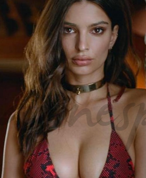 Emily Ratajkowski vuelve a subir la temperatura en Instagram