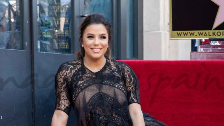 Eva Longoria, con el cariño de sus amigas, recibe su estrella en el Paseo de la Fama