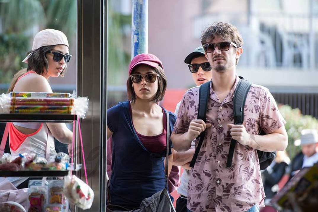 Paulina, Claudia y Rubén, en Benidorm, junto a su tío Edu © RTVE