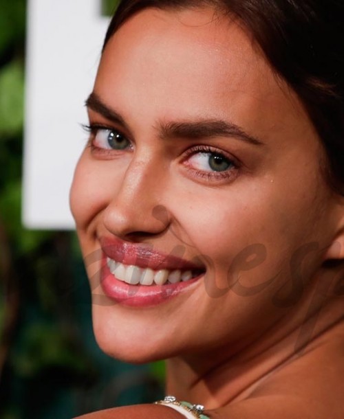 Irina Shayk conquista el front row del desfile de Atelier Pronovias 2019