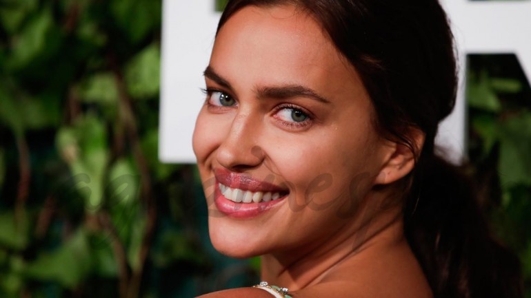 Irina Shayk conquista el front row del desfile de Atelier Pronovias 2019