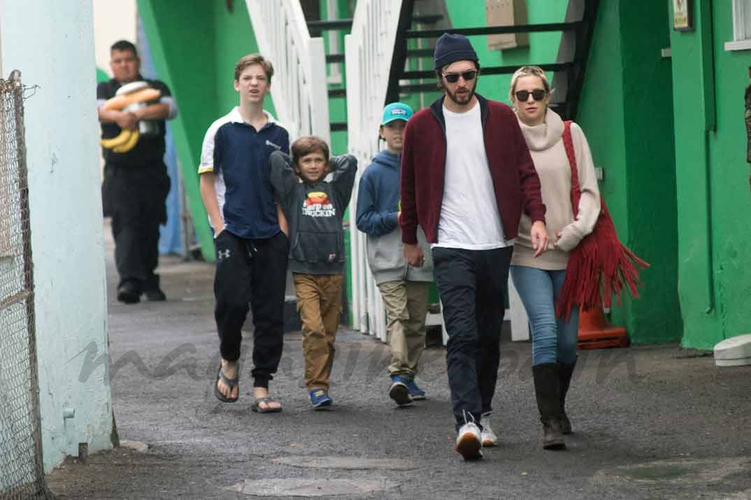 Kate Hudson con Danny Fujikawa y sus dos hijos
