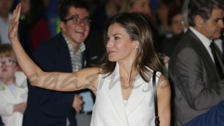 La reina Letizia se baja de los tacones