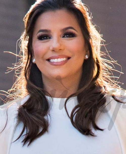 Eva Longoria presume de curvas en la recta final de su embarazo