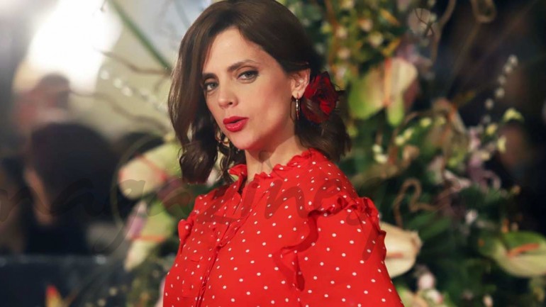 Macarena Gómez recibe el Premio Talento Andaluz con un look muy «flamenco»