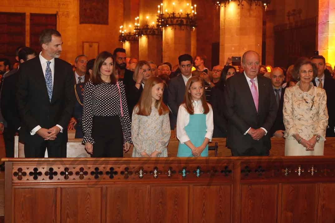 La Familia Real en la Misa del Domingo de Pascua - Casa S.M. El Rey