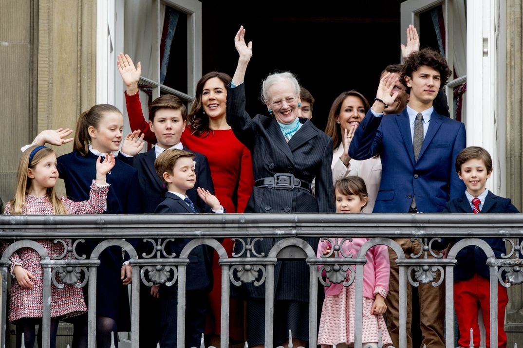 La rina Margarita con su familia