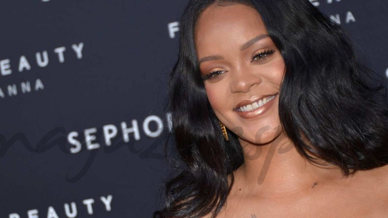 Rihanna presume de curvas