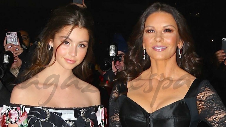 Catherine Zeta Jones presume de hija en la alfombra roja