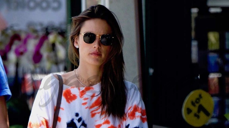 ¿Dónde hace la compra Alessandra Ambrosio?