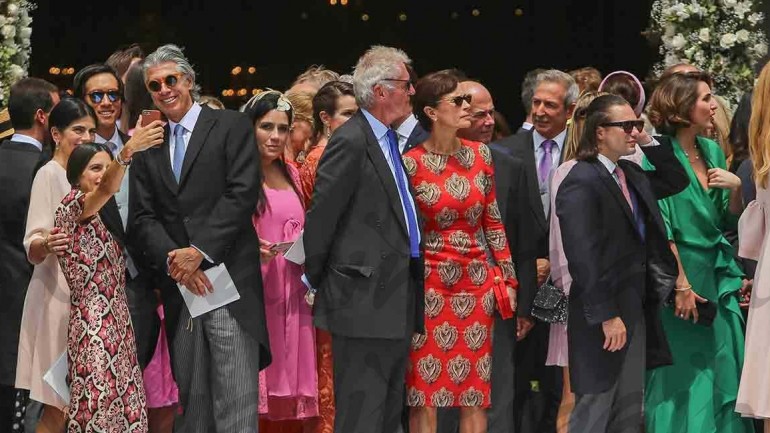 Nos vamos de boda….¡en traje!
