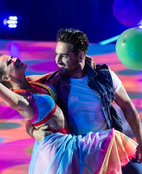 David Bustamante y Yana Olina bailan «Feliz»