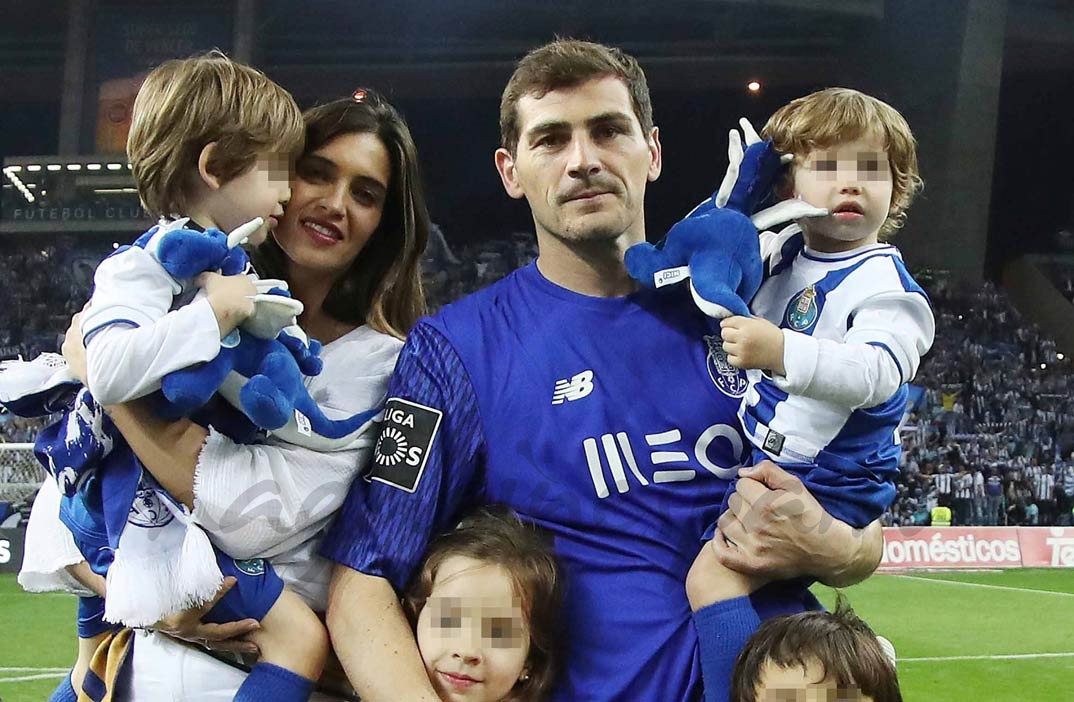 Iker Casillas con Sara Carbonero y sus hijos Martín y Lucas - Celebración Campeón Liga de Portugal - 6 Mayo 2018