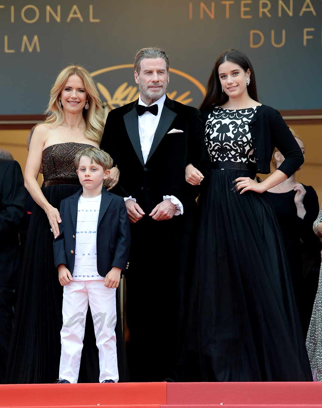 John Travolta con su esposa Kelly Preston y sus hijos Ella Bleu y Benjamin - Festival de Cannes 2018