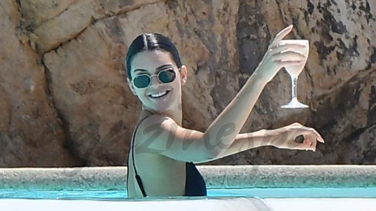 El primer baño de Kendall Jenner