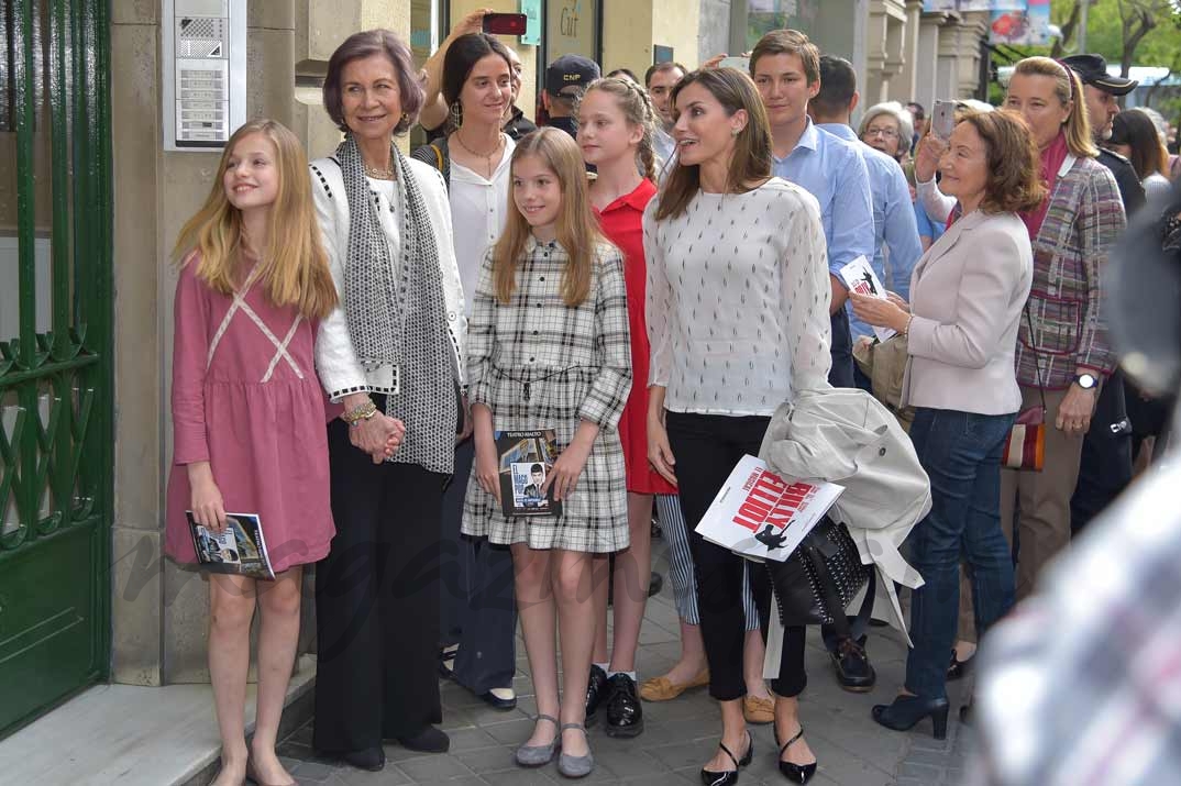 Princesa Leonor, reina Sofía, infanta Sofía, reina Letizia, Victoria de Marichalar, Irene Urdangarin, Paloma Rocasolano y Cristina de Borbón dos Sicilias