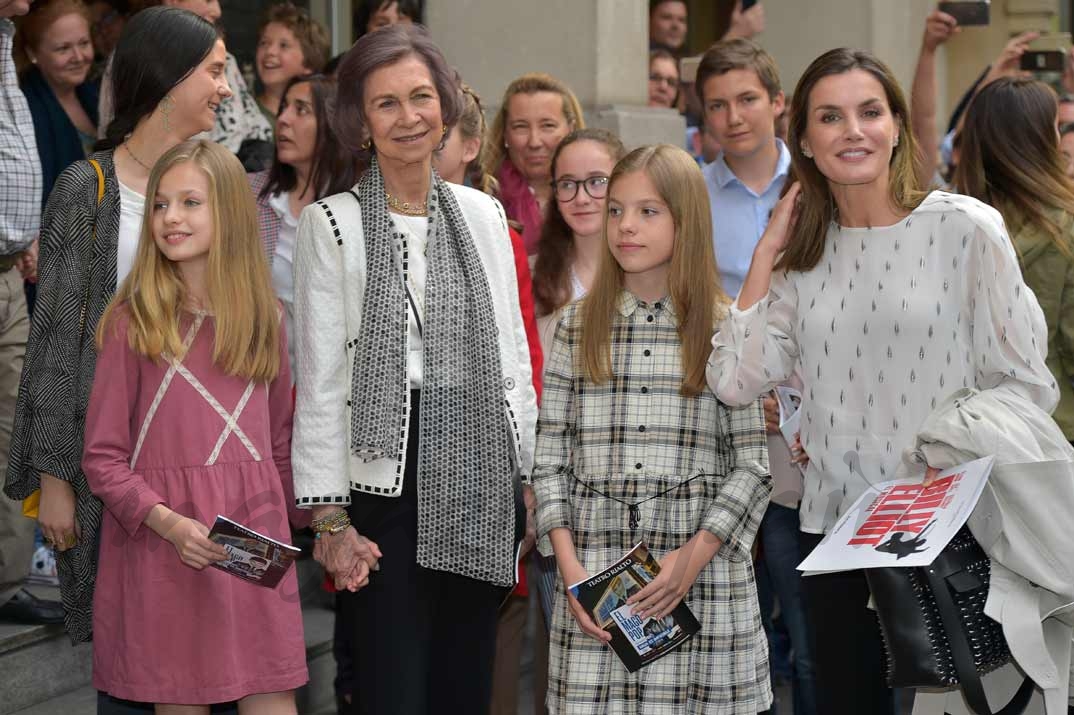 Princesa Leonor, reina Sofía, infanta Sofía y reina Letizia