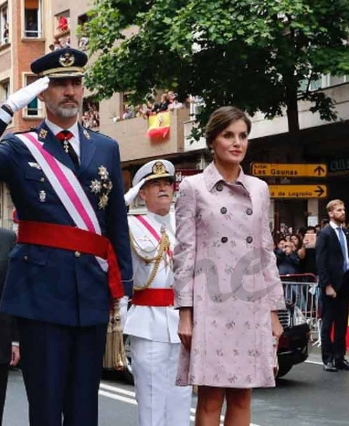 Los Reyes presiden el desfile con motivo del Día de las Fuerzas Armadas