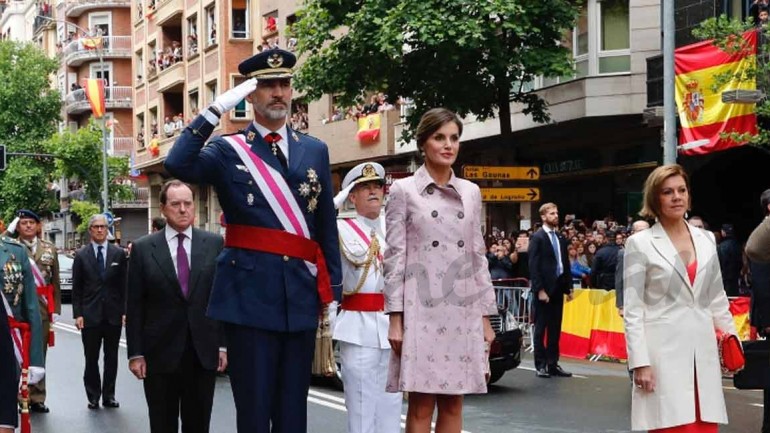 Los Reyes presiden el desfile con motivo del Día de las Fuerzas Armadas