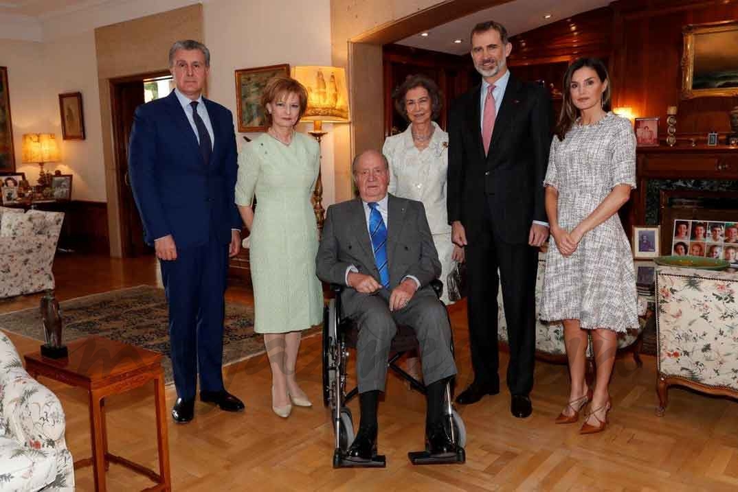 Los reyes Felipe y Letizia y los reyes Juan Carlos y Sofía, acompañados de Su Majestad Margareta, Custodia de la Corona de Rumanía y de Su Alteza Real el Príncipe Radu de Rumanía © Casa S.M.El Rey