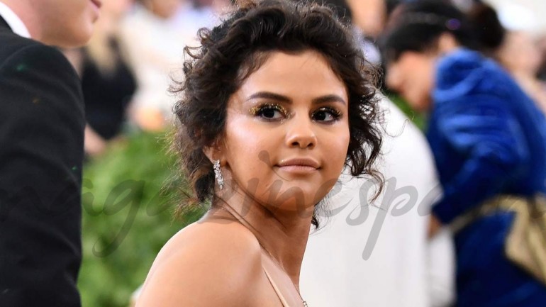 ¿Por qué se ha hecho viral el look de Selena Gómez en la Gala MET?